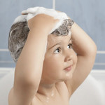 Child shampoo hair in bath